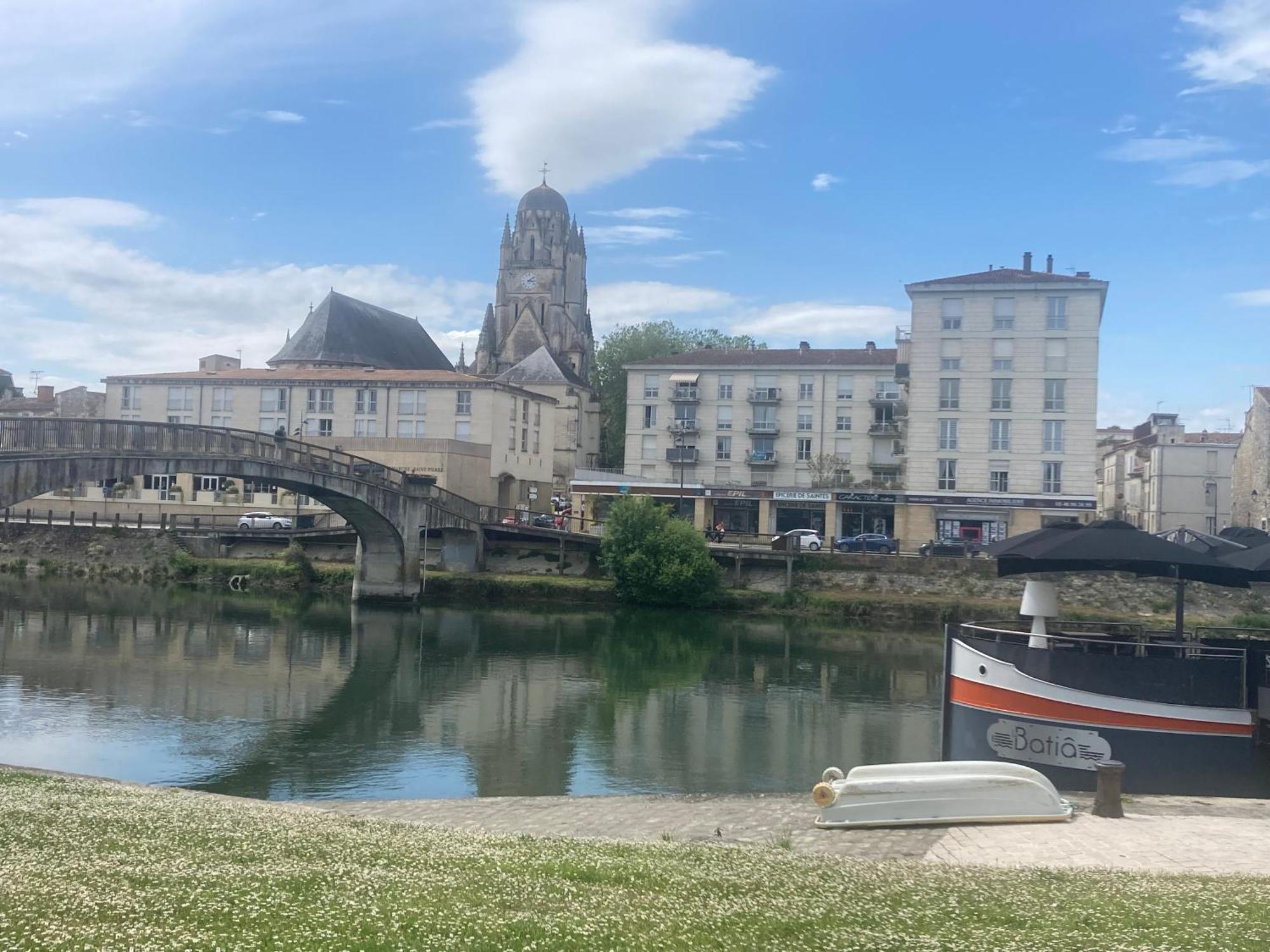 Les Ganivelles Apartman Saint-Dizant-du-Gua Kültér fotó